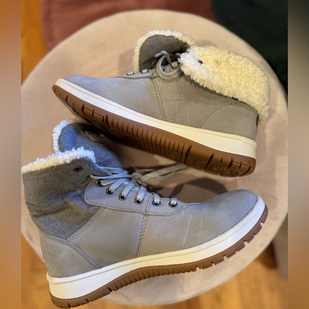 UGGS UGG women boots fur boots 7.5 7 1/2 NEW ! 🆕 ♥️❤️